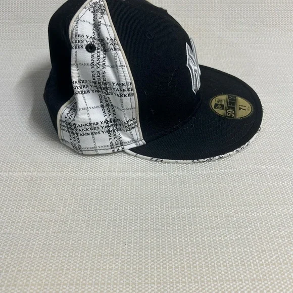 New Era Black Cap with Silver MLB Logo Patch Yankees - Picture 4 of 10